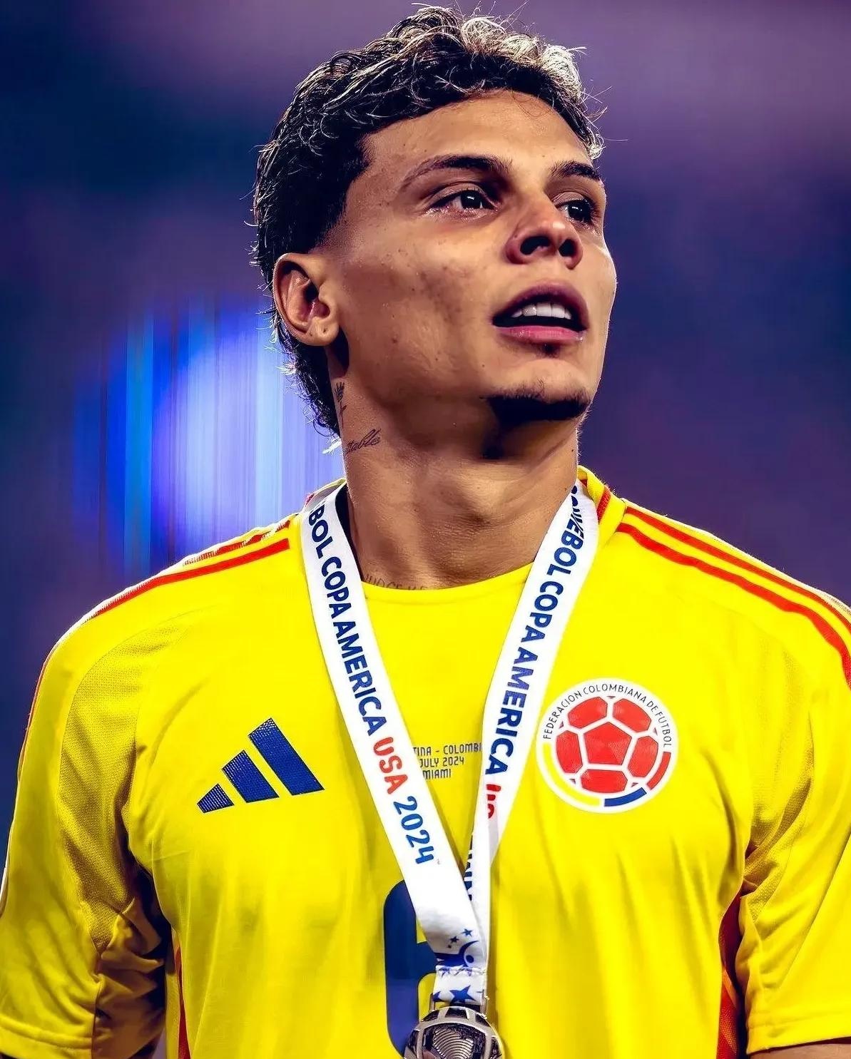 爱游戏全站 -集结日曼联调整名单以备英超；远射贴柱环节打磨；压力陡增；身体对抗强度拉满的简单介绍