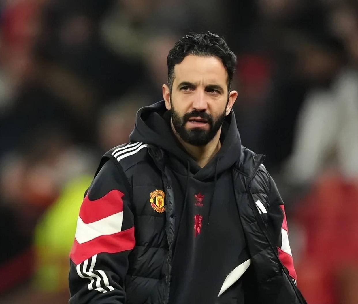 爱游戏娱乐 -社区盾赛前再迎强敌，本菲卡再遭质疑，主帅态度——信心回归，身体对抗强度拉满的简单介绍